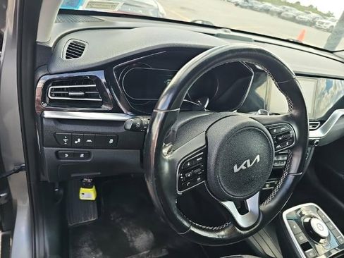Used 2022 Kia Niro EX w/ Cold Weather Package image 10