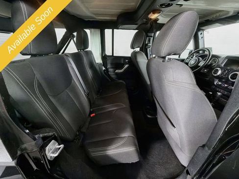 Used 2018 Jeep Wrangler Unlimited Sahara w/ Connectivity Group AWD/4WD image 22