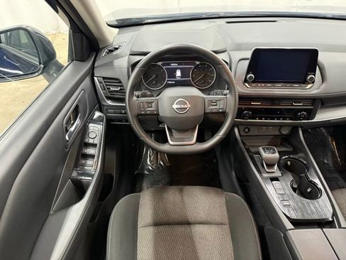 Used 2025 Nissan Rogue SV image 14