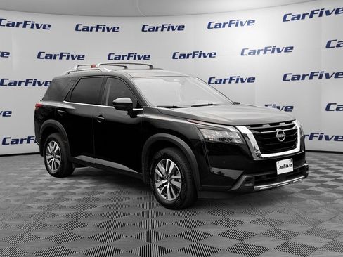 Used 2025 Nissan Pathfinder SL AWD/4WD image 8