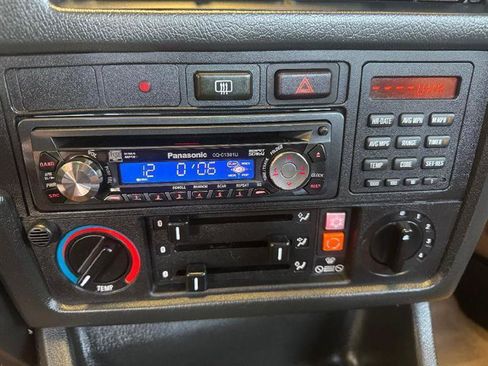 Used 1991 BMW 325i Convertible RWD image 35
