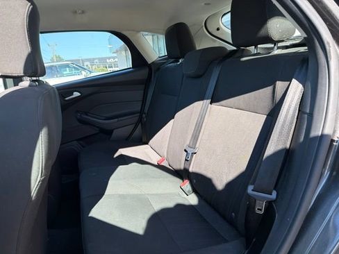 Used 2015 Ford Focus SE w/ SE Sport Package FWD image 9