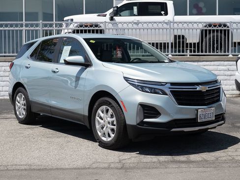 Used 2022 Chevrolet Equinox LT FWD image 2