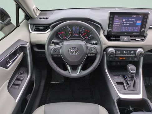 Used 2022 Toyota RAV4 XLE Premium FWD image 12