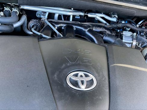 Used 2022 Toyota Highlander Platinum image 32