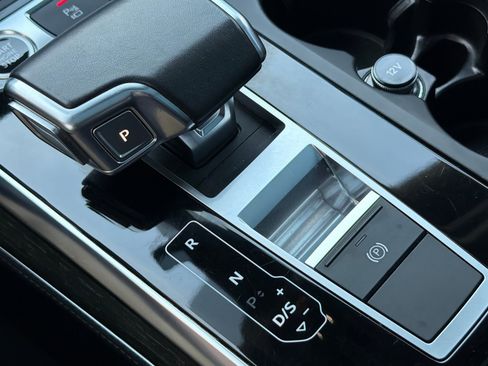 Used 2024 Audi Q7 3.0T Premium Plus image 23