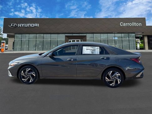 New 2025 Hyundai Elantra SEL FWD image 9