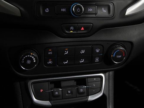 Used 2024 GMC Terrain SLE image 13