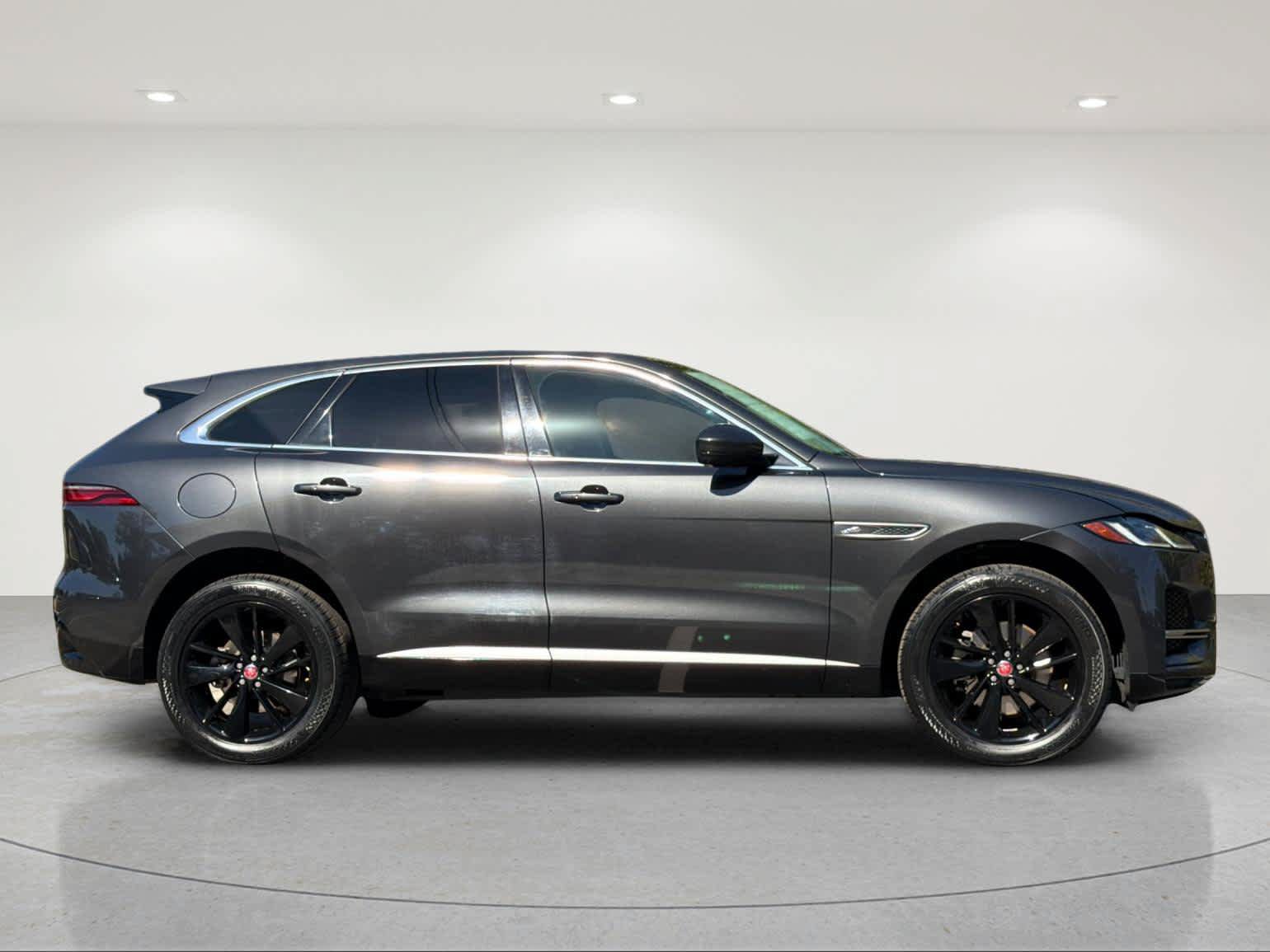 Used 2023 Jaguar F-PACE S AWD/4WD image 6
