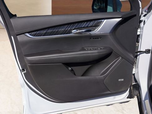 Certified 2023 Cadillac XT6 Premium Luxury w/ Technology Package image 26