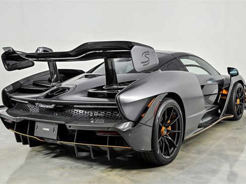 Used 2019 McLaren Senna RWD image 16