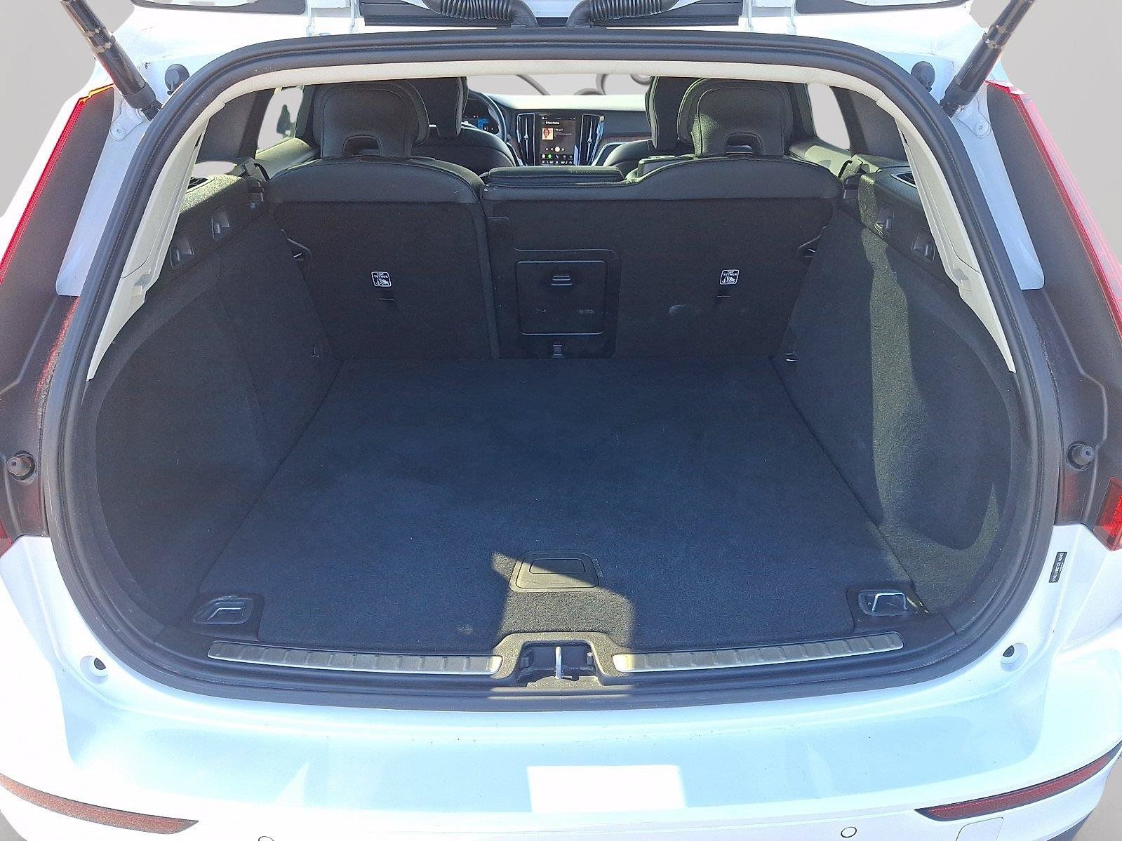 Used 2025 Volvo V60 B5 Cross Country Plus AWD/4WD image 27