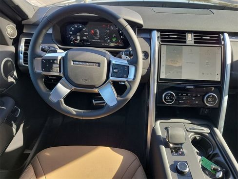New 2026 Land Rover Discovery Limited Edition image 19