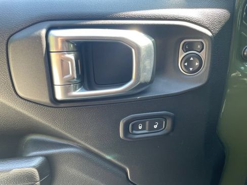 Used 2022 Jeep Wrangler Sport AWD/4WD image 18