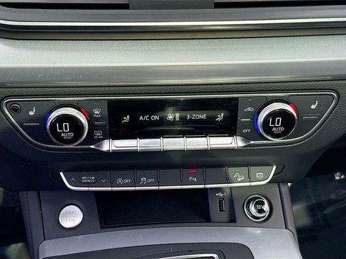 Used 2020 Audi Q5 2.0T Titanium Premium Plus w/ Premium Plus Package image 35