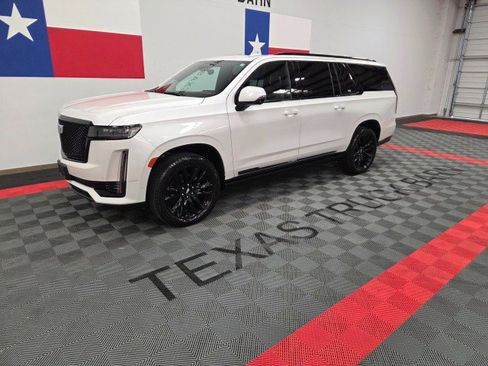 Used 2023 Cadillac Escalade ESV Sport Platinum w/ LPO, ONYX Package image 3