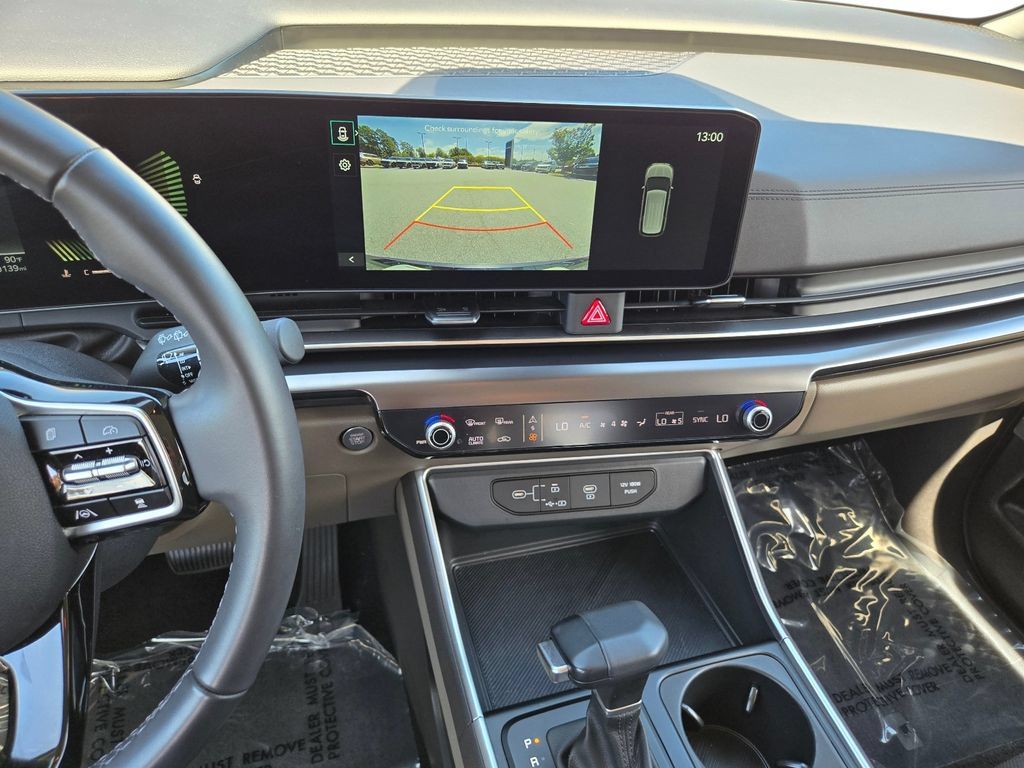 Certified 2025 Kia Carnival FWD image 22