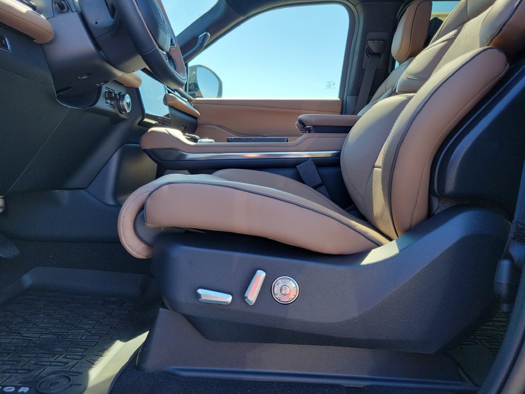 New 2026 Lincoln Navigator L Black Label AWD/4WD image 19