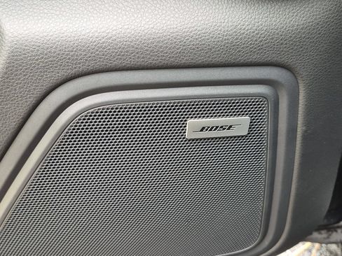 Certified 2025 Porsche Macan Turbo AWD/4WD image 16