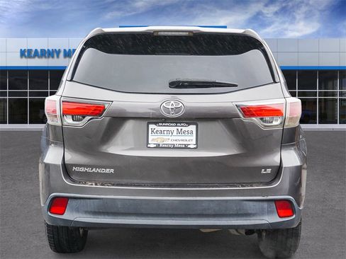 Used 2014 Toyota Highlander LE image 5