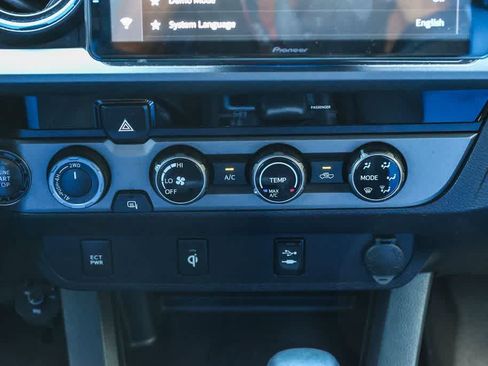 Used 2017 Toyota Tacoma TRD Off-Road w/ Tow Package (A/T) AWD/4WD image 14