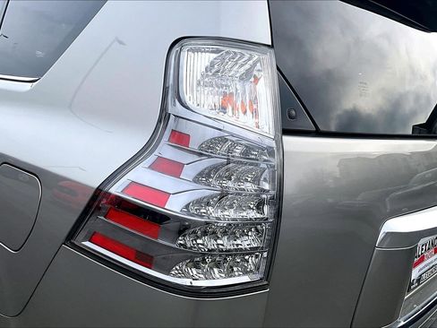 Used 2023 Lexus GX 460 Premium image 28