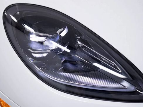 Certified 2025 Porsche Macan image 33