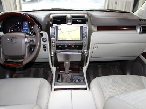 Used 2011 Lexus GX 460 w/ Comfort Plus Pkg AWD/4WD image 13