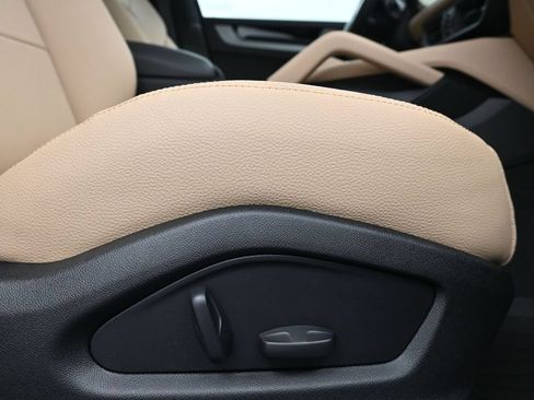 Certified 2026 Porsche Cayenne AWD/4WD image 14