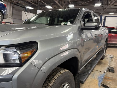Certified 2024 Chevrolet Colorado LT image 3