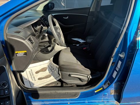 Used 2017 Hyundai Elantra GT image 12