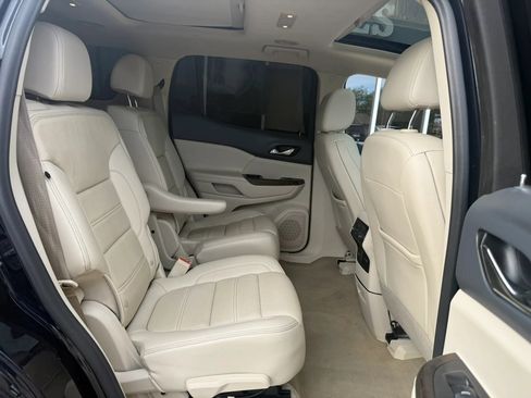 Used 2021 GMC Acadia Denali w/ Denali Technology Package FWD image 17
