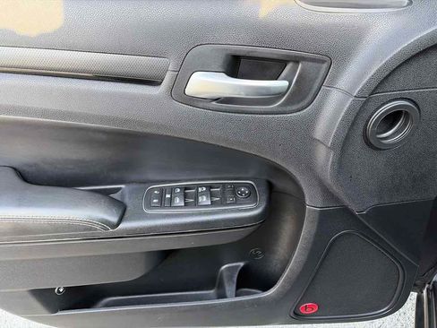 Used 2014 Chrysler 300 S RWD image 7