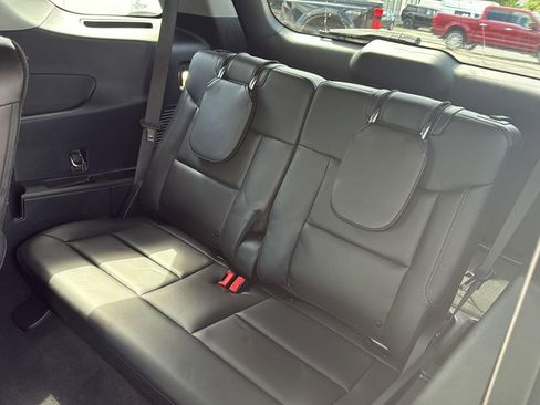 Used 2022 Ford Explorer XLT w/ Equipment Group 202A image 12