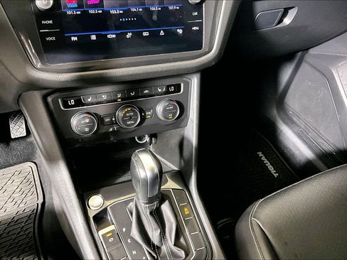 Used 2021 Volkswagen Tiguan SE FWD image 26