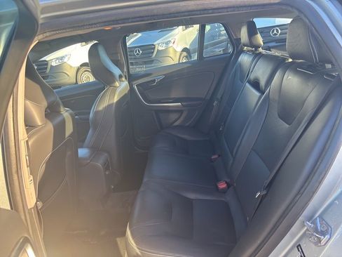 Used 2018 Volvo V60 T5 Dynamic w/ Vision Package image 18