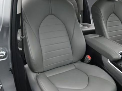 Used 2024 Toyota Highlander XLE FWD image 19