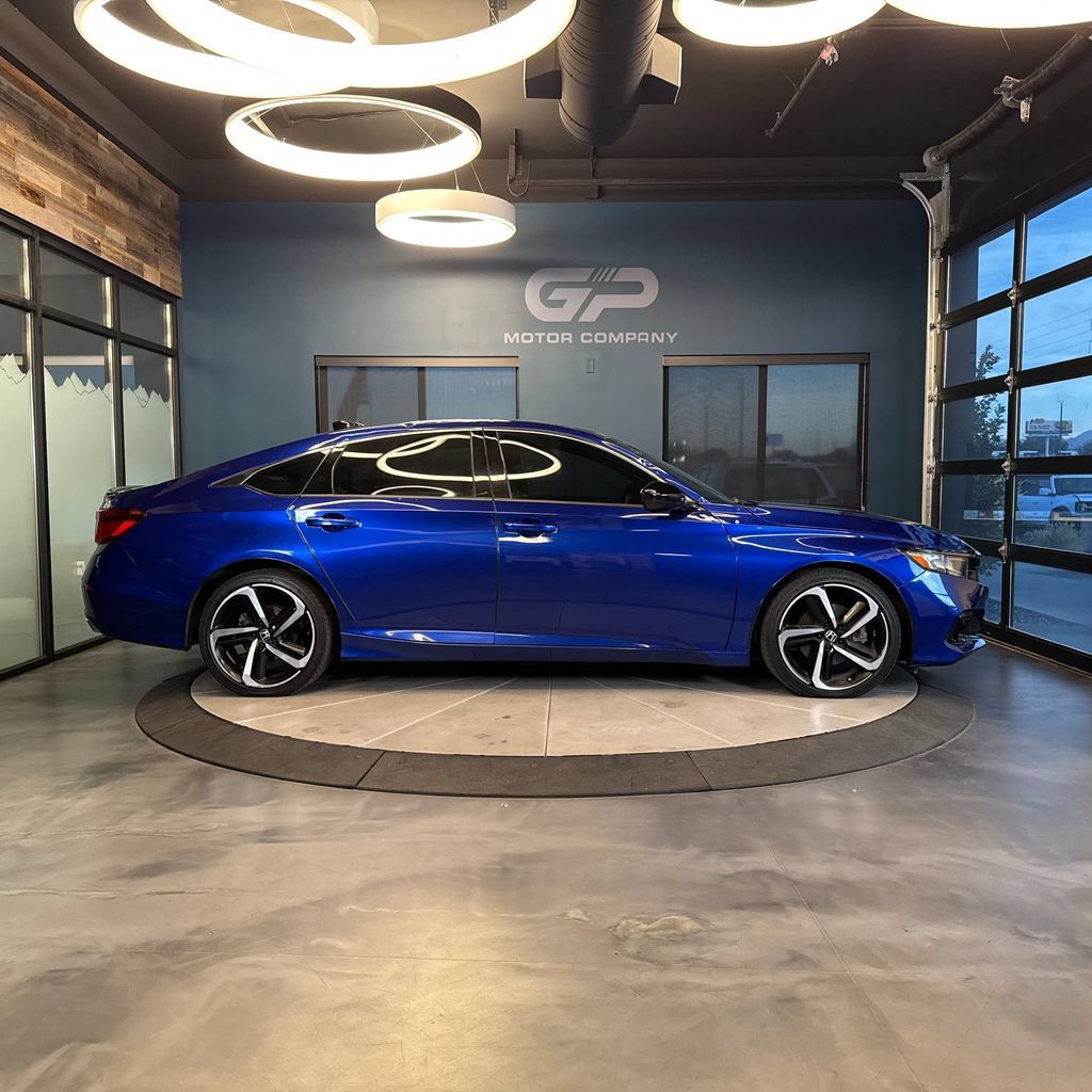Used 2022 Honda Accord Sport image 2