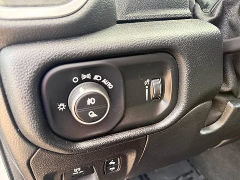 Used 2022 RAM 1500 Big Horn AWD/4WD image 16