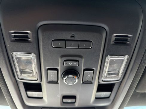 Used 2022 Chevrolet Suburban RST w/ Luxury Package image 39