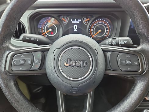 Used 2025 Jeep Wrangler Sport AWD/4WD image 24