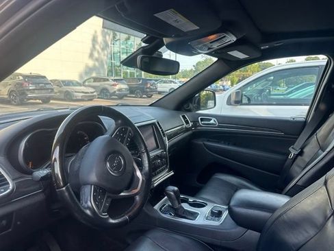 Used 2018 Jeep Grand Cherokee Overland AWD/4WD image 10
