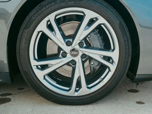 Used 2022 Audi e-tron GT Premium Plus image 13