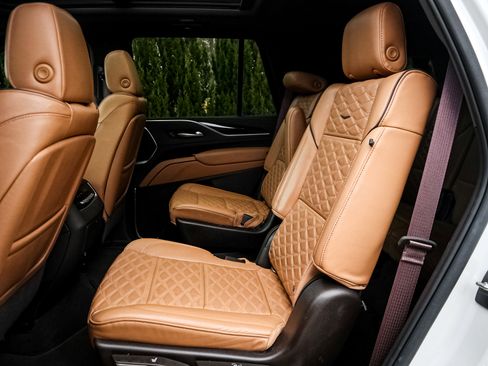 Used 2022 Cadillac Escalade Premium Luxury image 8