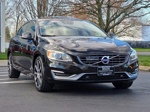 Used 2017 Volvo S60 T5 Inscription Platinum image 2