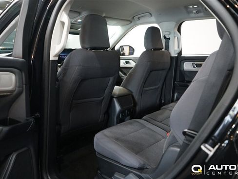 Used 2025 Ford Explorer Active AWD/4WD image 25