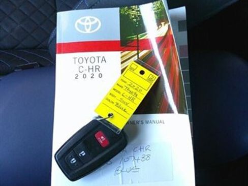 Used 2020 Toyota C-HR XLE image 47