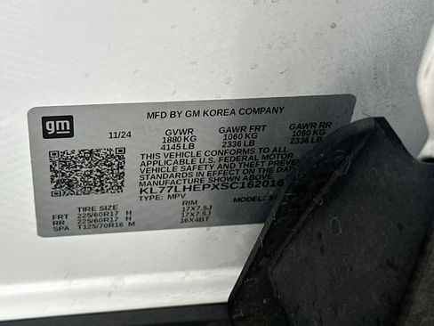 Used 2025 Chevrolet Trax LT FWD image 12