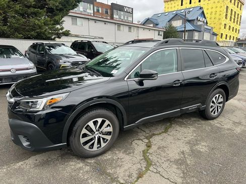 Used 2022 Subaru Outback Premium image 4