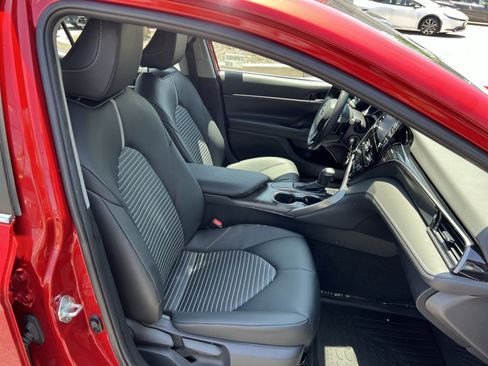 Used 2021 Toyota Camry SE FWD image 25